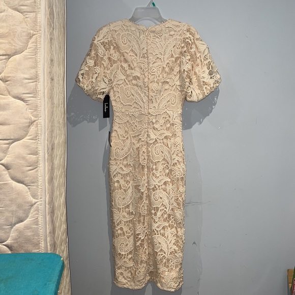 Lulus cream coloured midi lace dress. US 4. - Picture 6 of 9